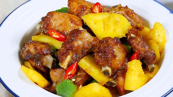 cach-lam-mon-suon-xao-chua-ngot-voi-dua-ngon-me-ly-4_93da65ce37db41929f68726e59f3aa43_grande Sườn xào chua ngọt với dứa ngon mê ly