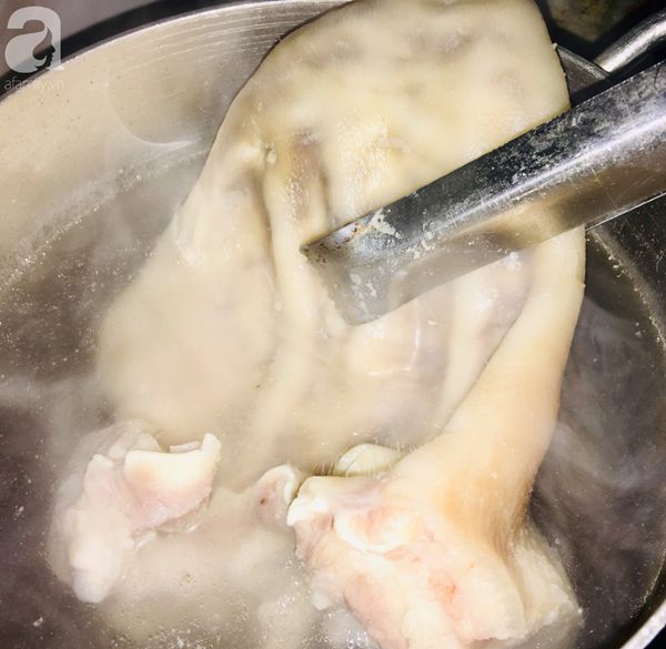 gion-sut-nuc-thom-tai-heo-khia-nuoc-dua-kieu-moi-2_892ed4c310a74118bc9241f8628f8d3e_grande Giòn sựt, nức thơm tai heo khìa nước dừa