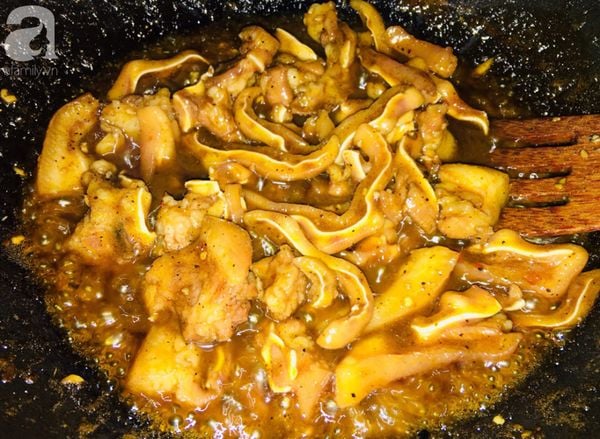 gion-sut-nuc-thom-tai-heo-khia-nuoc-dua-kieu-moi-5_2f71e25f4e2e4a85a705c31469e8d1f0_grande Giòn sựt, nức thơm tai heo khìa nước dừa