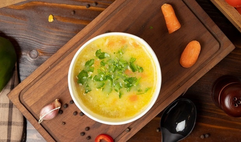 Bát cháo tim heo cà rốt màu cam tươi ngon, tốt cho mắt bé