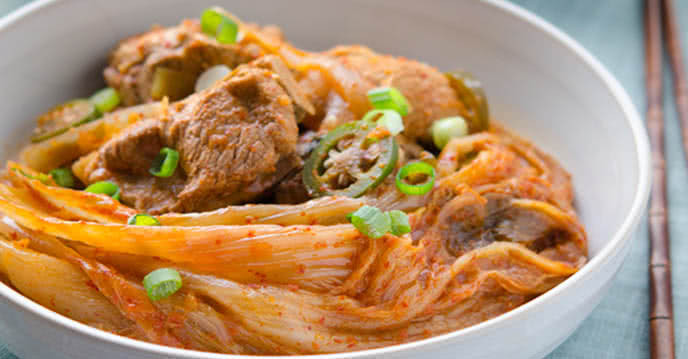 Canh sườn nấu kim chi chua cay, món sườn heo nấu gì ngon mang hương vị Hàn Quốc