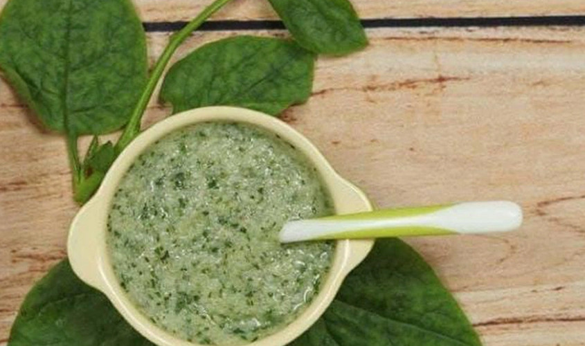 Cháo óc heo rau mồng tơi là món ăn bổ dưỡng khi bạn tự hỏi óc heo làm món gì cho bé.