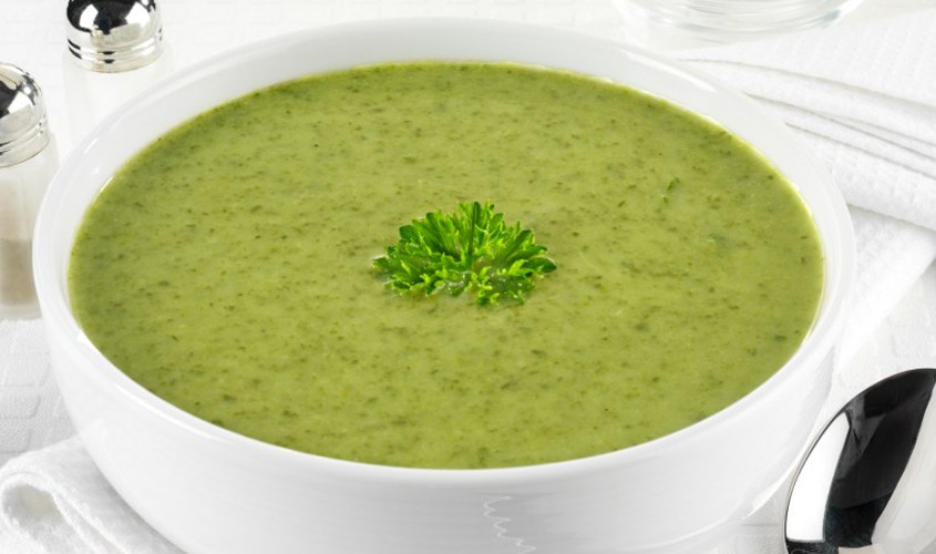 Cháo óc heo rau ngót là lựa chọn dinh dưỡng khi tìm hiểu óc heo làm món gì cho bé.