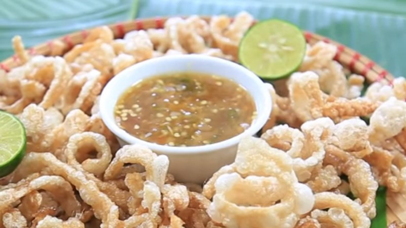 Da heo chiên giòn sốt Thái