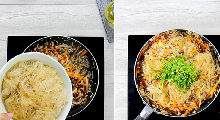 Đảo đều miến với thịt heo băm và rau củ đã xào