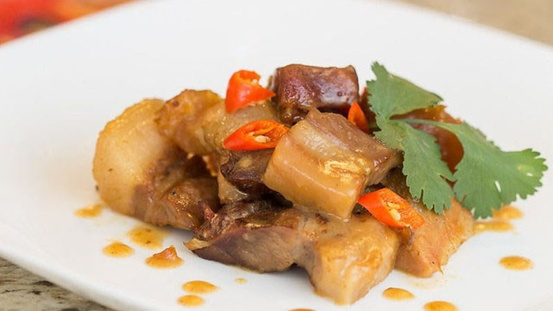 heo quay kho chao béo ngậy, hương vị hấp dẫn miền Tây