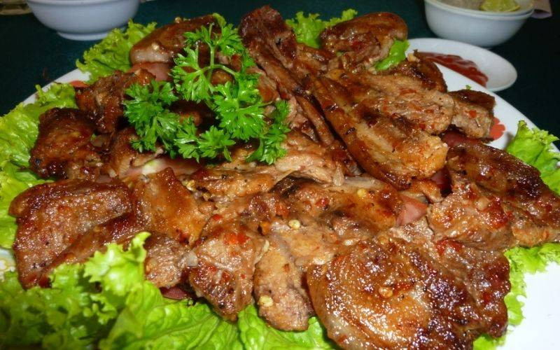 Heo rừng nướng sa tế hương vị cay nồng thơm ngon