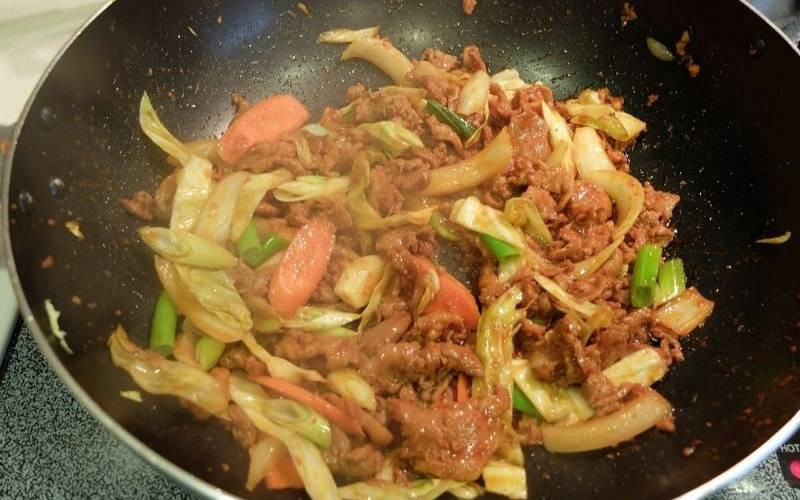 Heo rừng xào hành tây ngọt giòn thấm đậm