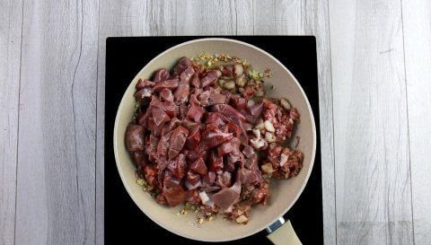 Hình ảnh các nguyên liệu tươi ngon chuẩn bị làm pate thịt heo