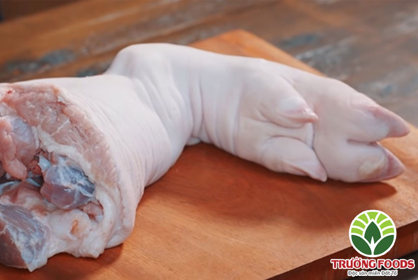 thịt chân giò heo chuẩn bị cho món giả cầy